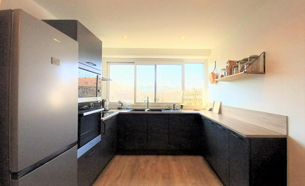 Magnifique Cocon - Metro A Republique - 2 Belles Chambres Avec Dressings - Wifi Gratuit - Netflix - Au Calme Absolu - Lumineux - Jardin Arbore Partage Dans La Residence فيليوربان المظهر الخارجي الصورة