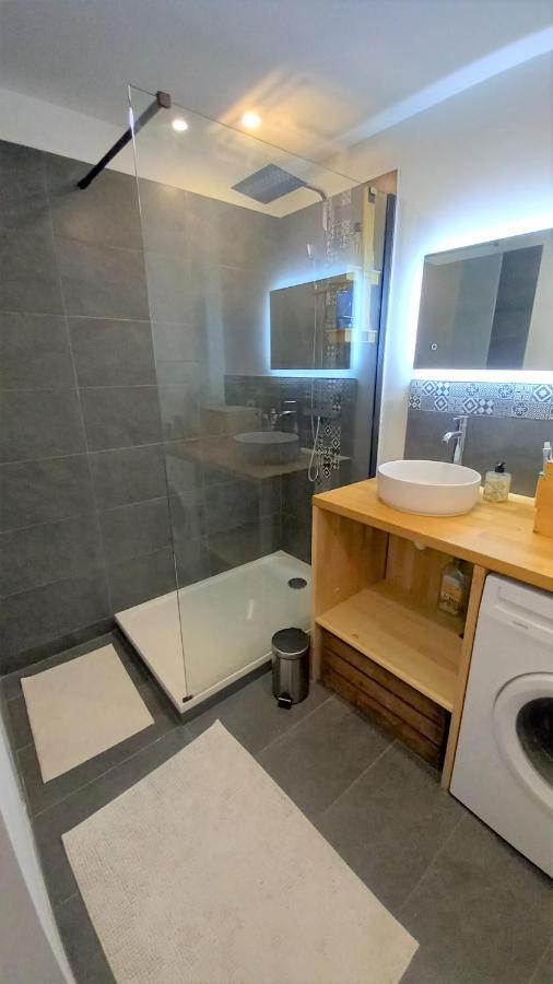 Magnifique Cocon - Metro A Republique - 2 Belles Chambres Avec Dressings - Wifi Gratuit - Netflix - Au Calme Absolu - Lumineux - Jardin Arbore Partage Dans La Residence فيليوربان المظهر الخارجي الصورة